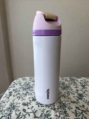 Owala light Lavender purple Insulated Water Bottle with Carry Handle 24oz